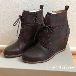 Biala Brown platform boots. Excellent condition!